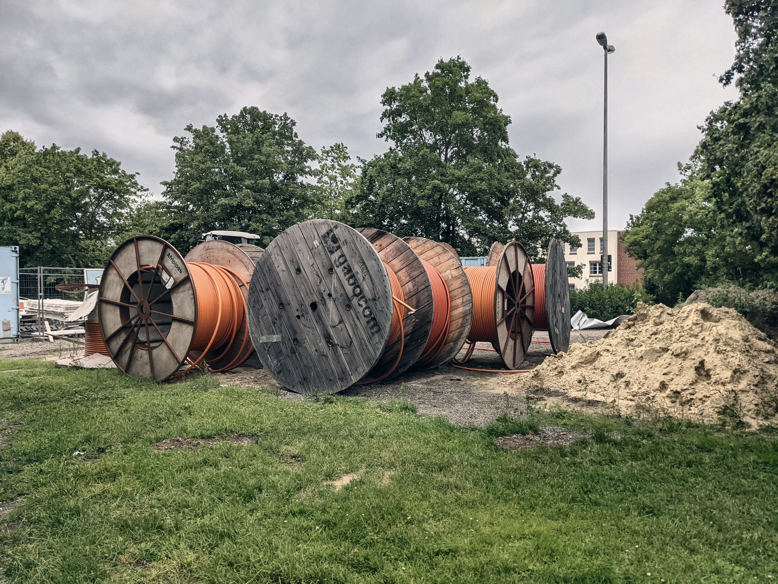 Cable drums and conduit for fibre-optic installation