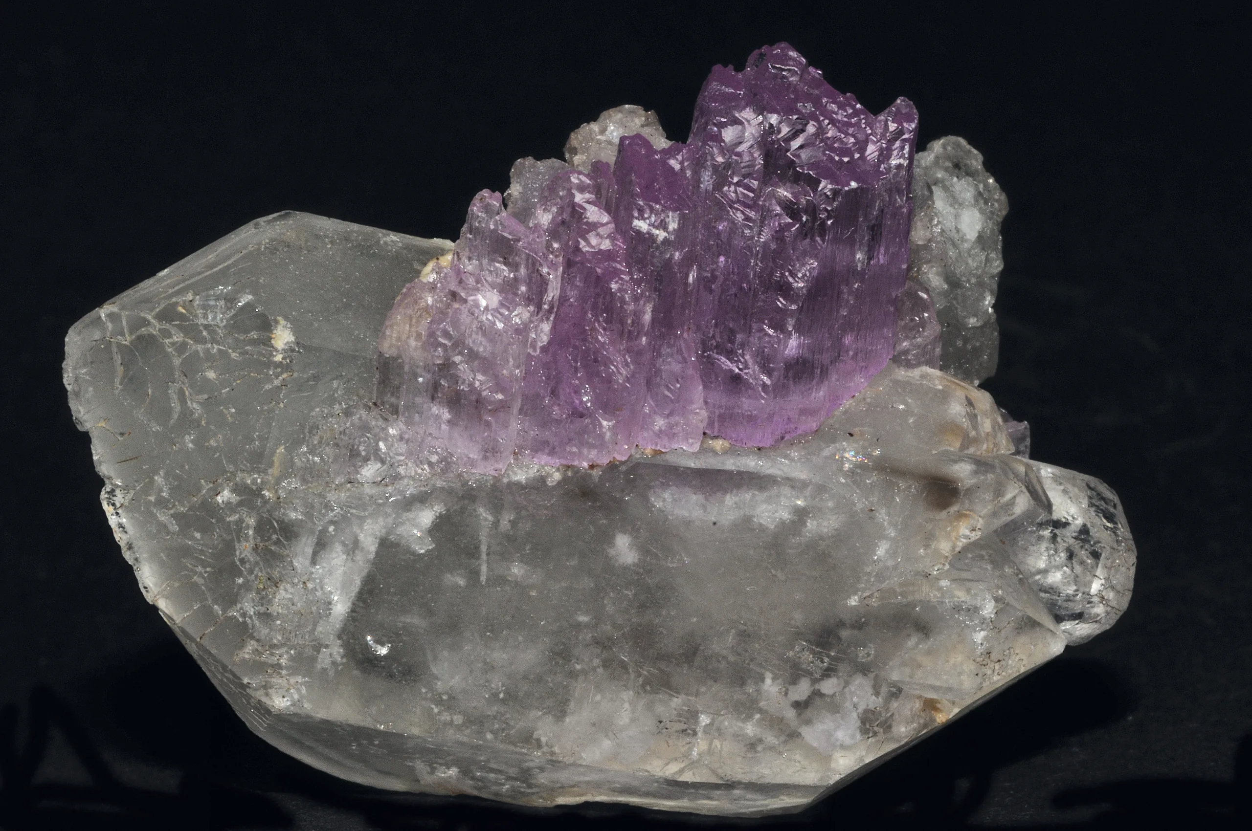 Spodumene on quartz