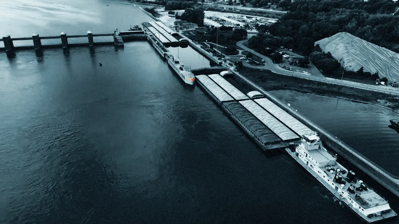 Barges in Lock and Dam 6 on the Mississippi (2023)
