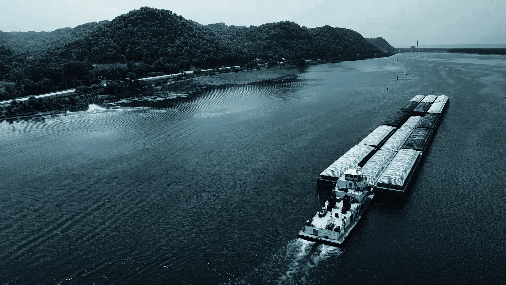 A towboat pushing barges on the Mississippi (2023)