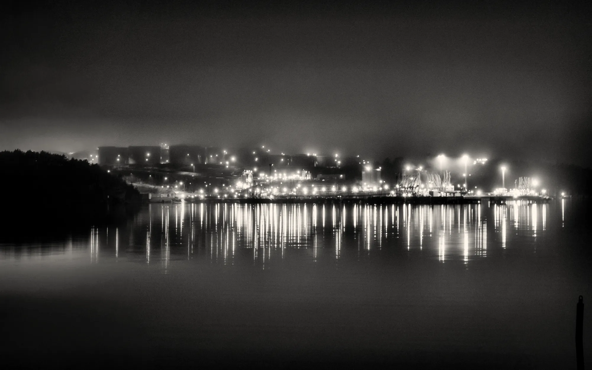 A refinery, at night — Wikimedia Commons (CC0)