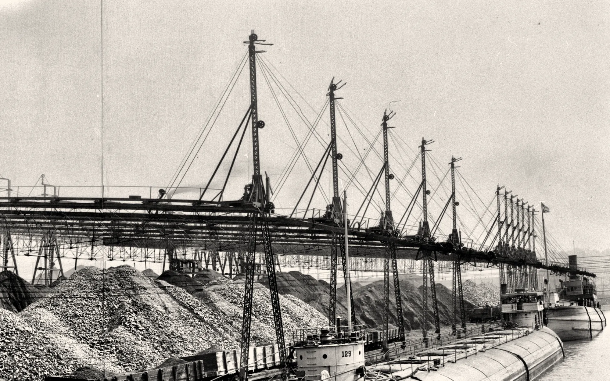 An ore dock, early 1900s — Historic American Engineering Record, Library of Congress